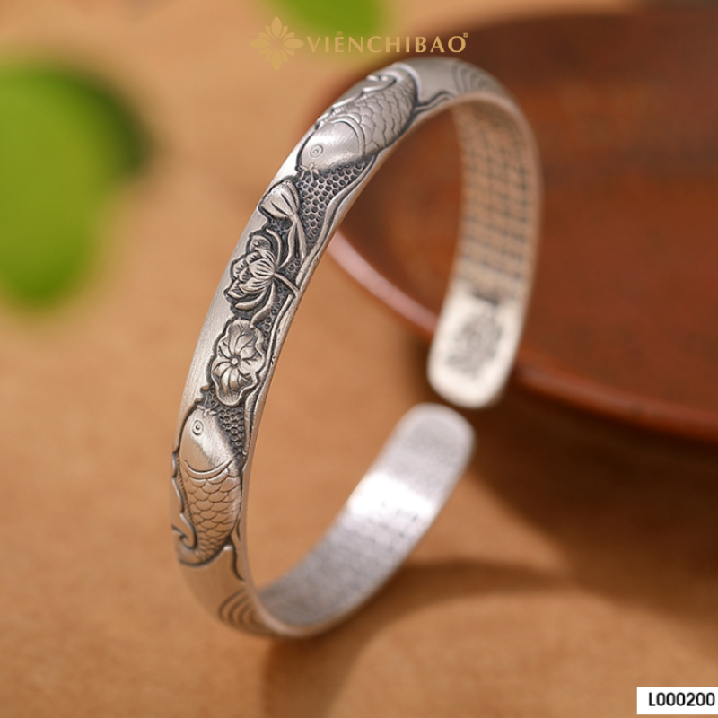 Kiềng tay bạc lý ngư liên hoa