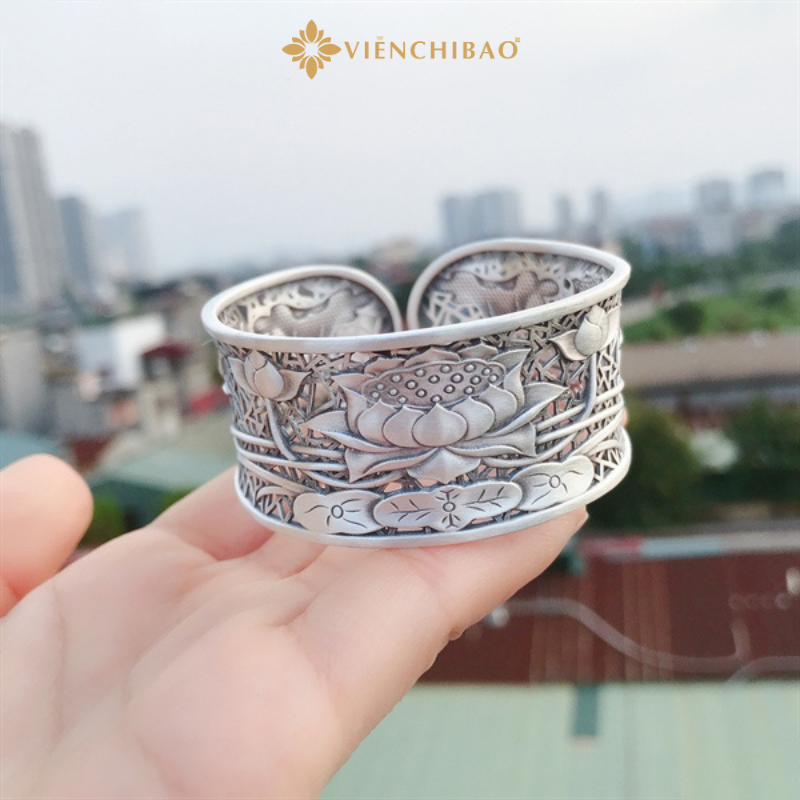 Kiềng tay hoa sen nữ bản to - bạc thái