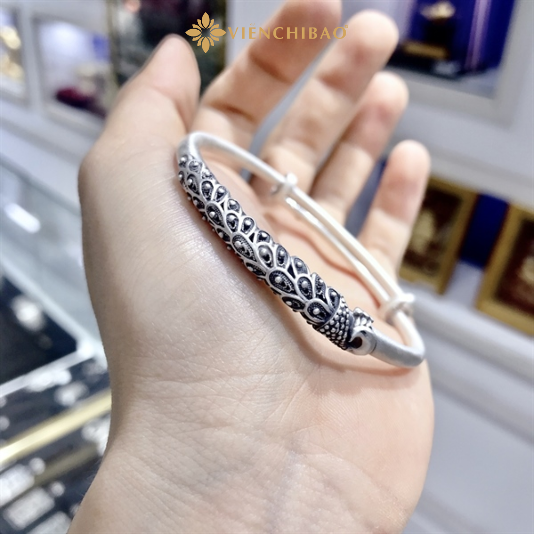 Kiềng tay khổng tước bản kín