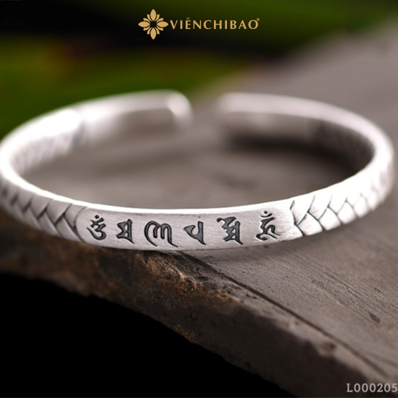 Kiềng tay lục tự đại minh chú