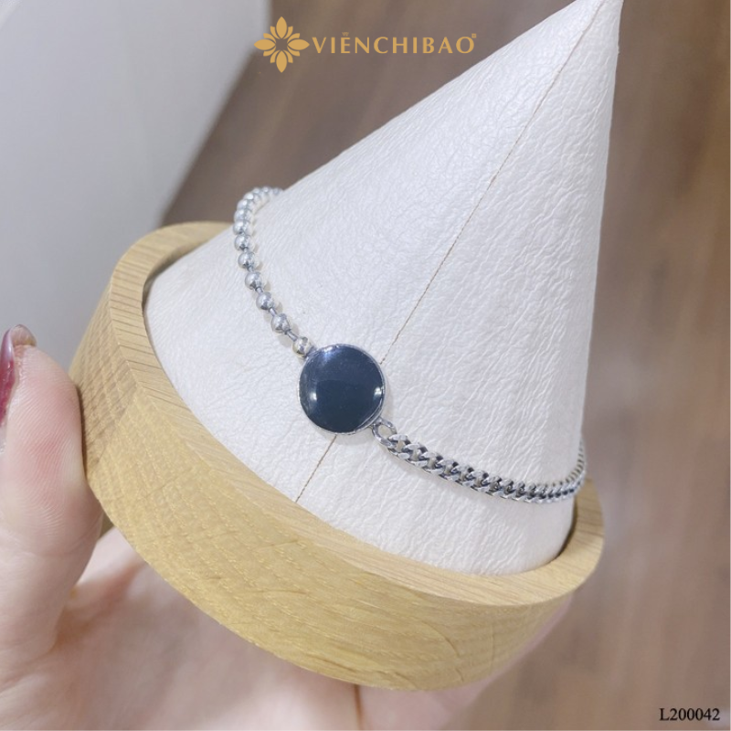 Lắc chân bạc nữ miêu nhãn