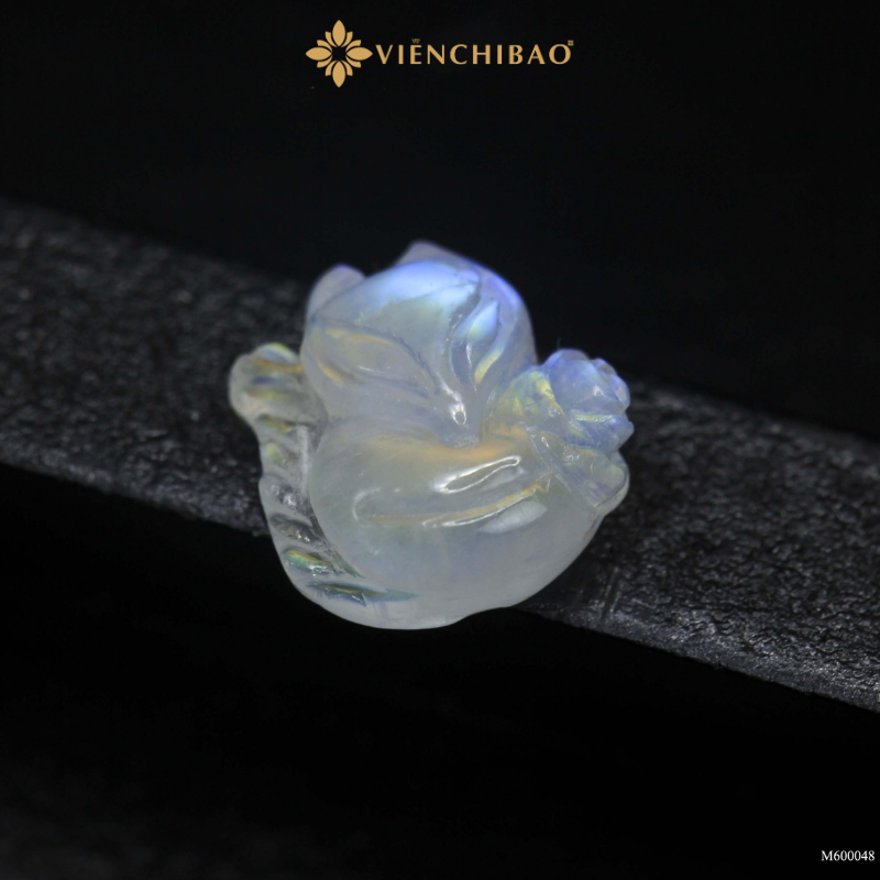 Mặt hồ ly đá mặt trăng