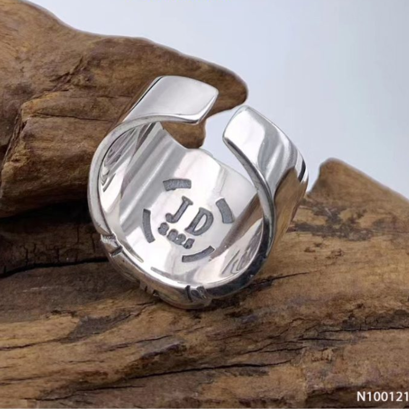 Nhẫn nam đầu lâu