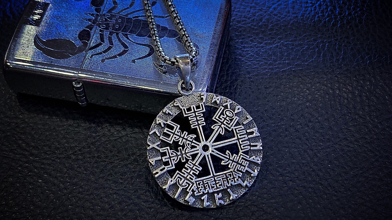 top-nhung-mau-day-chuyen-bac-thai-dep-va-doc-dao-nhat-tu-vien-chi-bao