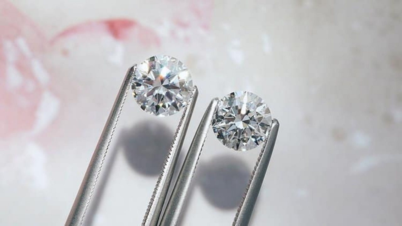 thuc-hu-kim-cuong-nhan-tao-moissanite-la-gi-va-vi-sao-nhieu-nguoi-nham-lan