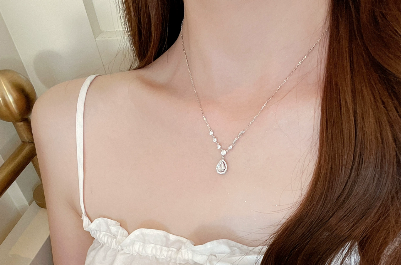 Dây chuyền giọt nước đính đá