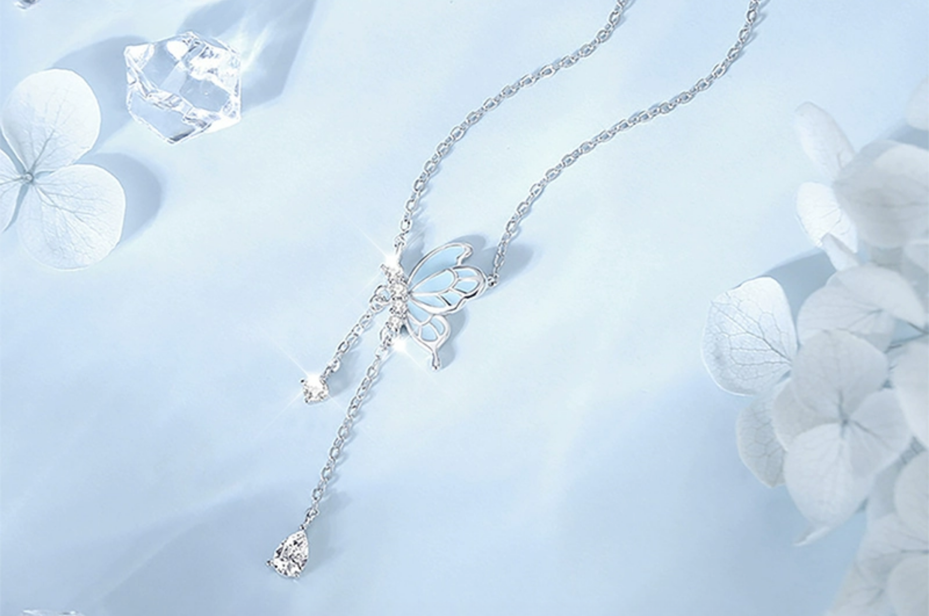 Dây chuyền hồ điệp phát sáng