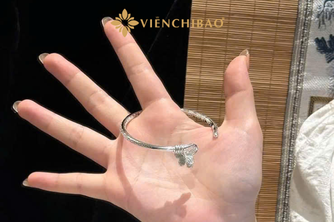 Kiềng tay hở mix charm bướm Kieng-tay-ho-mix-charm-buom