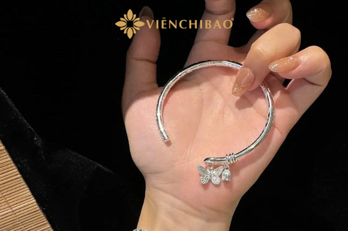 Kiềng tay hở mix charm bướm Kieng-tay-ho-mix-charm-buom