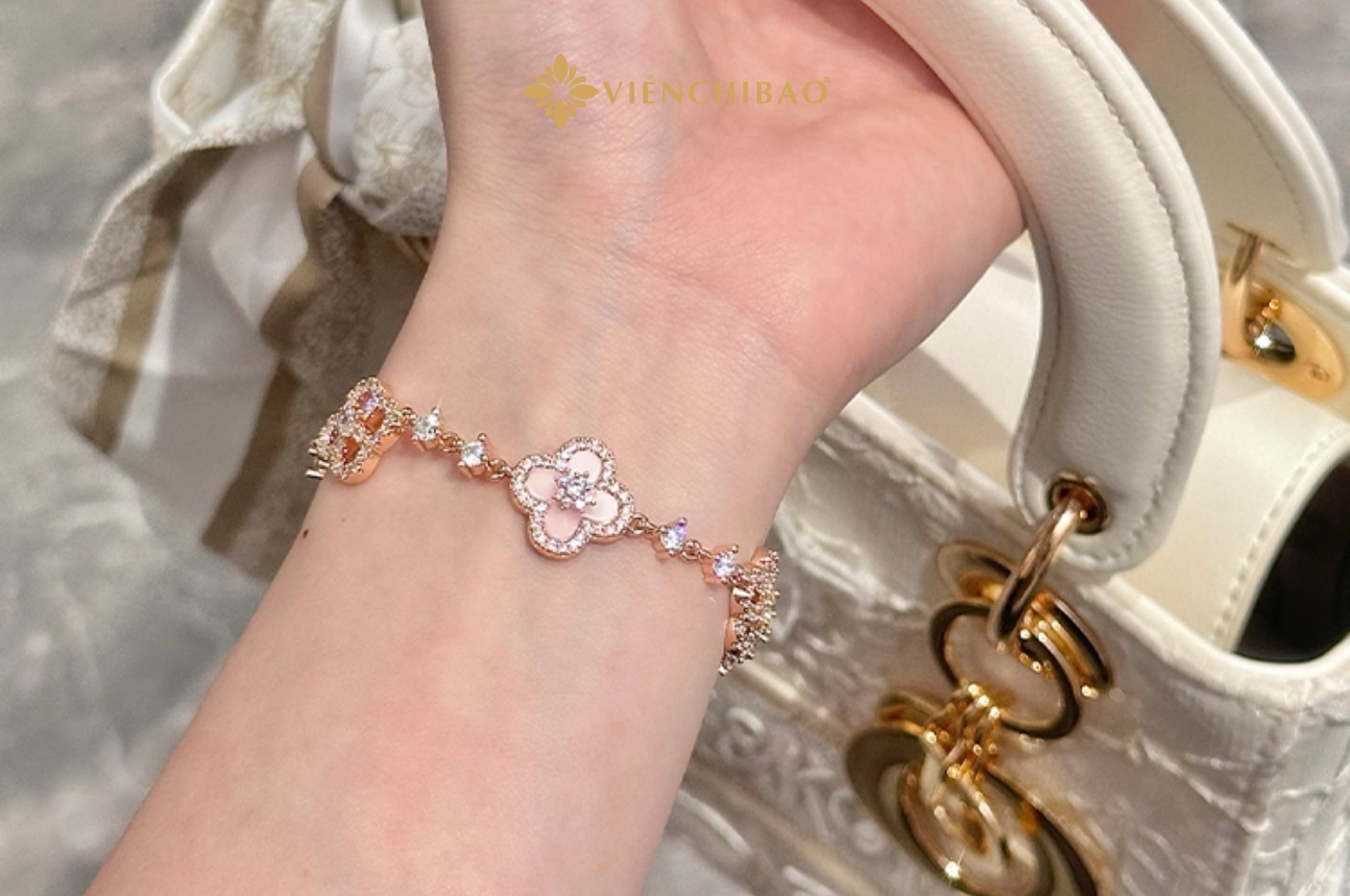 Đeo Lắc Tay Cỏ 4 Lá Đính Đá 