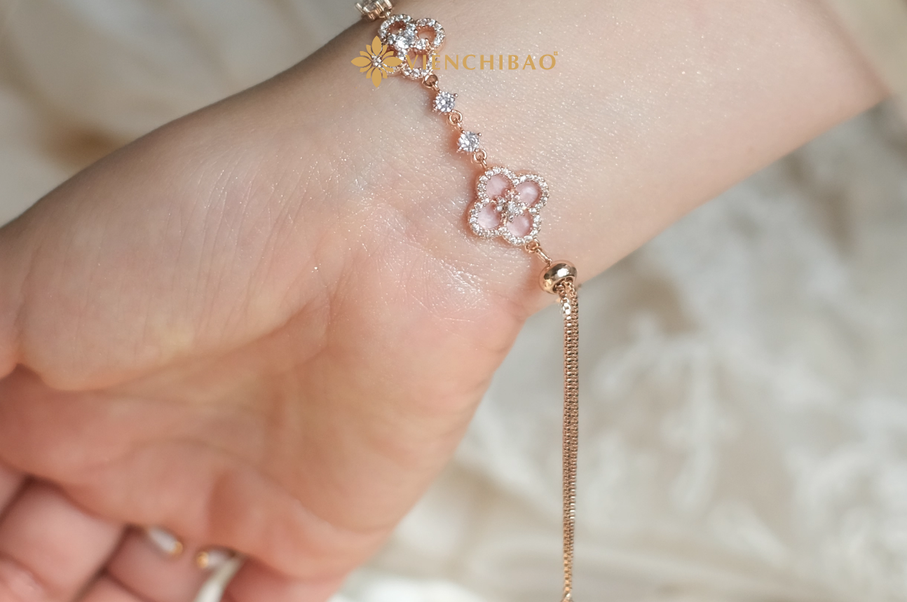 Đeo Lắc Tay Cỏ 4 Lá Đính Đá 