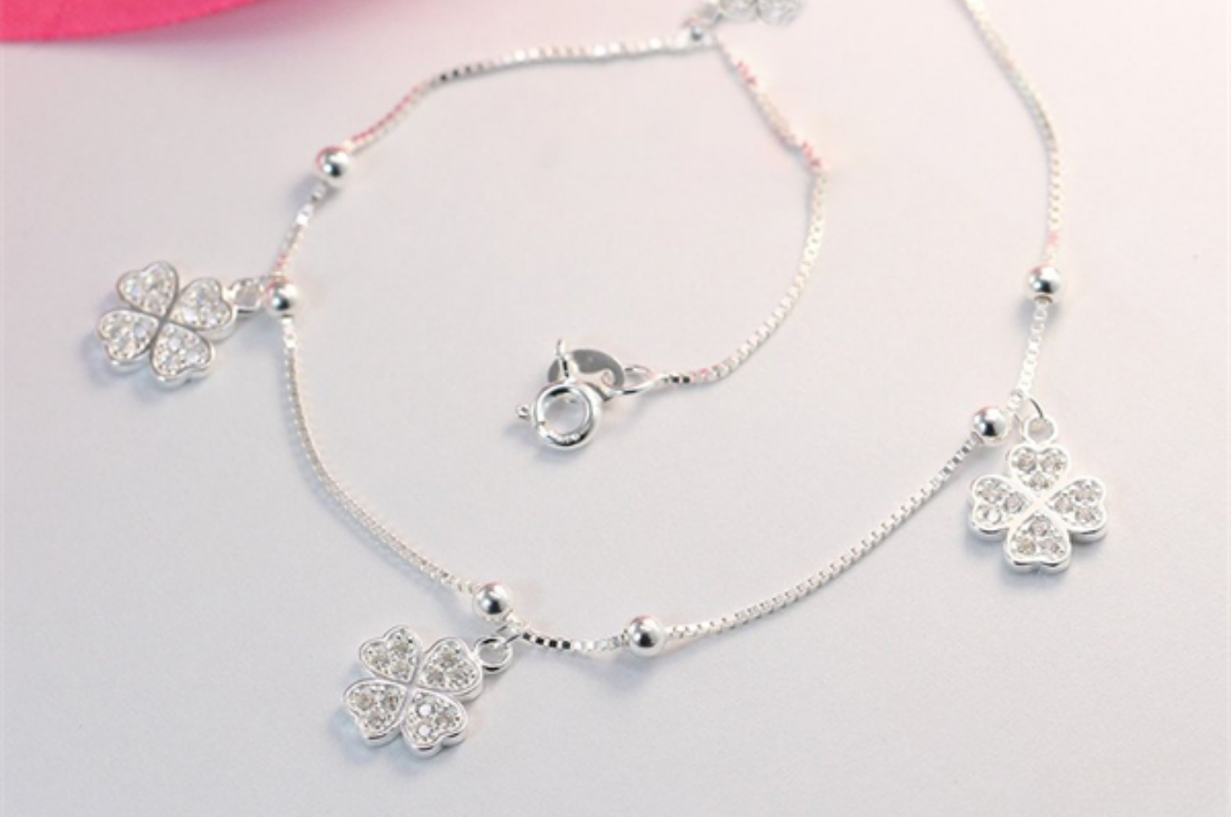 Lắc chân cỏ 4 lá Lac-chan-co-4-la