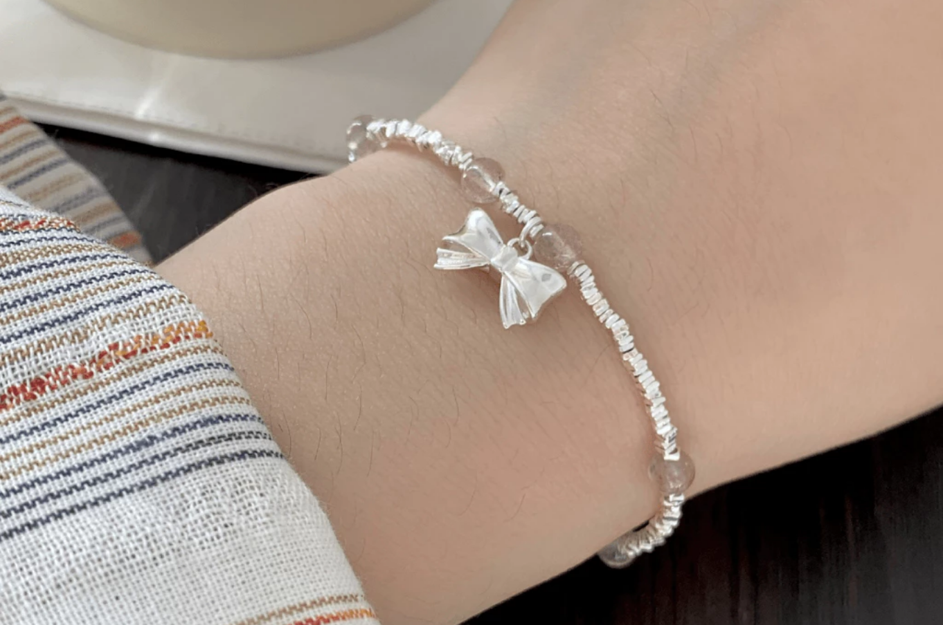 Lắc tay pha lê dâu tây nơ Lac-tay-pha-le-dau-tay-no