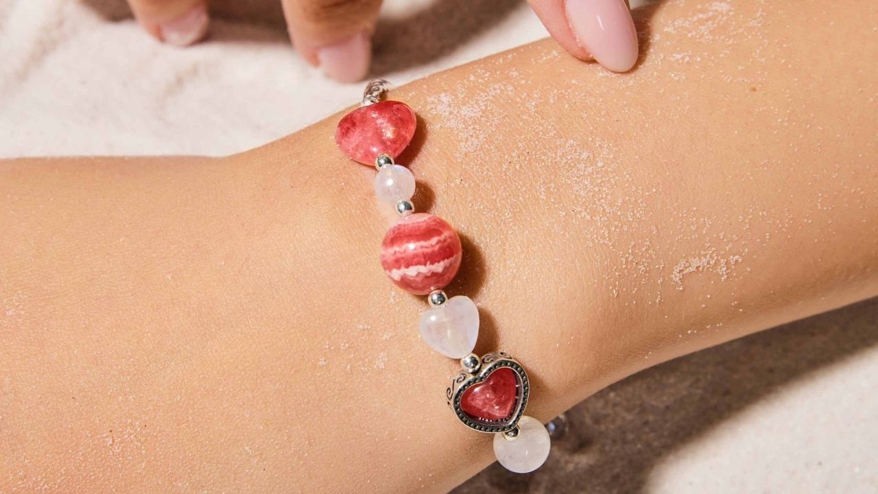 huong-dan-chi-tiet-cach-bao-quan-trang-suc-da-quy-lau-ben-cho-nguoi-moi