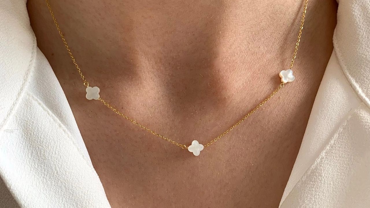 kham-pha-ve-dep-tinh-te-vuot-thoi-gian-cua-day-chuyen-van-cleef-trang