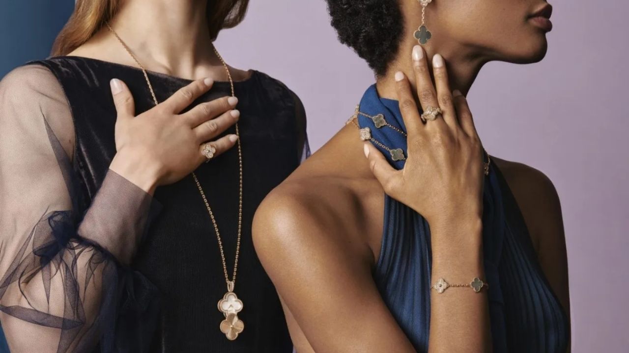 tim-hieu-y-nghia-bieu-tuong-co-bon-la-van-cleef-va-suc-hut-cua-no