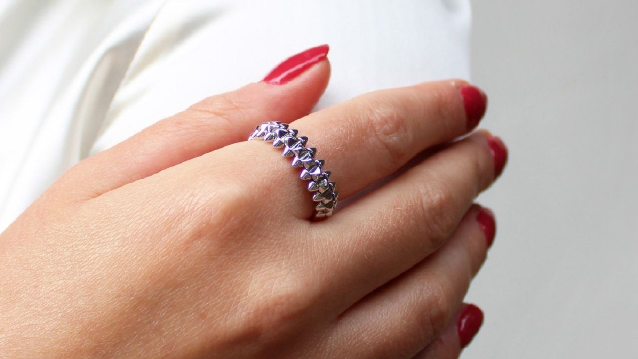 vi-sao-nhan-cartier-bac-luon-nam-trong-top-phu-kien-ban-chay